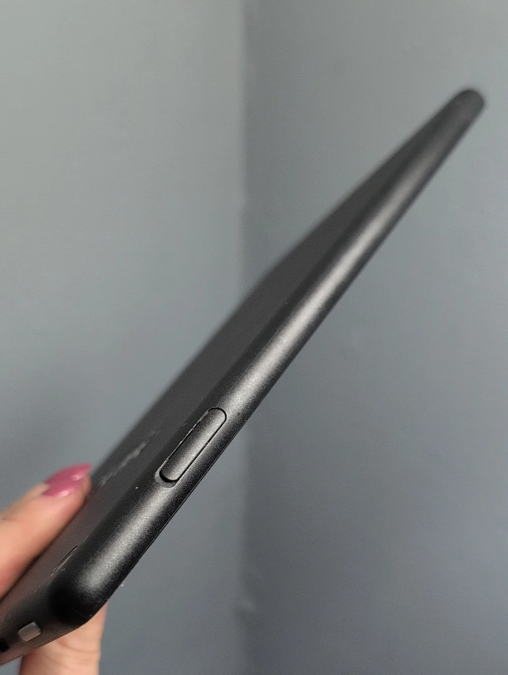 Amazon Fire HD 8 Tablet in Black with Touchscreen Display & Case